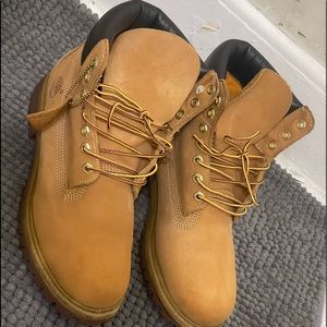 I am selling a size 8 timberlands that are in great condition